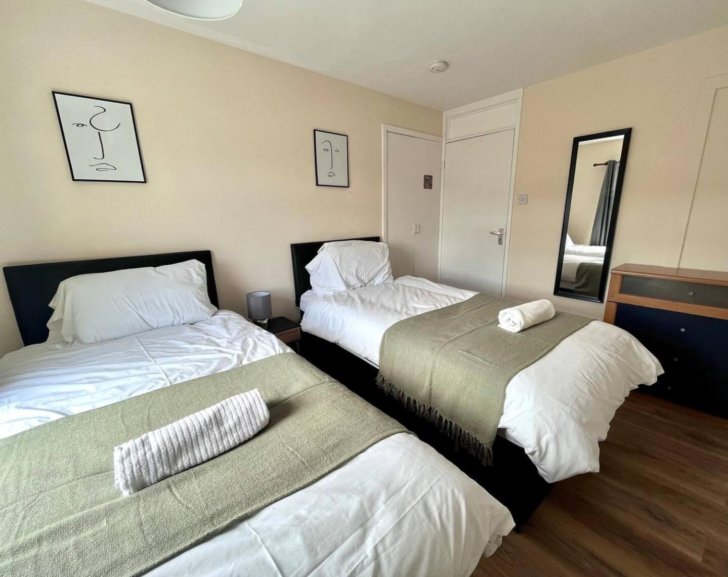 Central 4 Bedroom House With Driveway Newcastle Upon Tyne Esterno foto